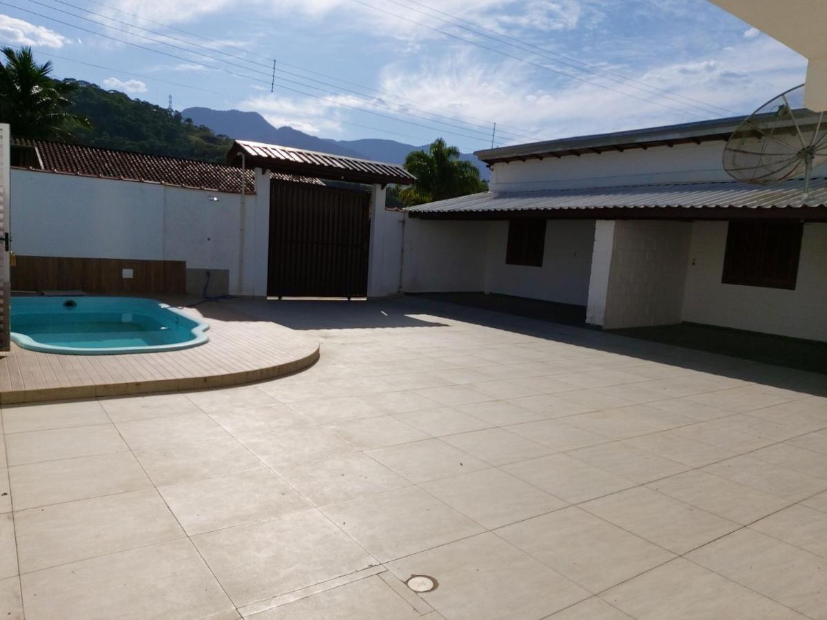 ウバトゥバ 0006.02 - Maranduba - Chale - 1 Dorm - 5 Pess - 3 Quadras Do Mar - Piscina Coletiva - Wifiヴィラ エクステリア 写真